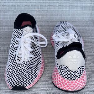 Adidas Deerupt Runner. White, Pink, and Black Net Mesh Sneakers